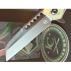 Heretic Jinn Button Lock Flipper — DLC MagnaCut Blade, Carbon Fiber Handle, Breached Gold & Green Cel-Shade | H213-6A-GGCS-CB